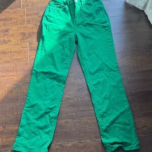 Cute Green high waisted jeans 💚